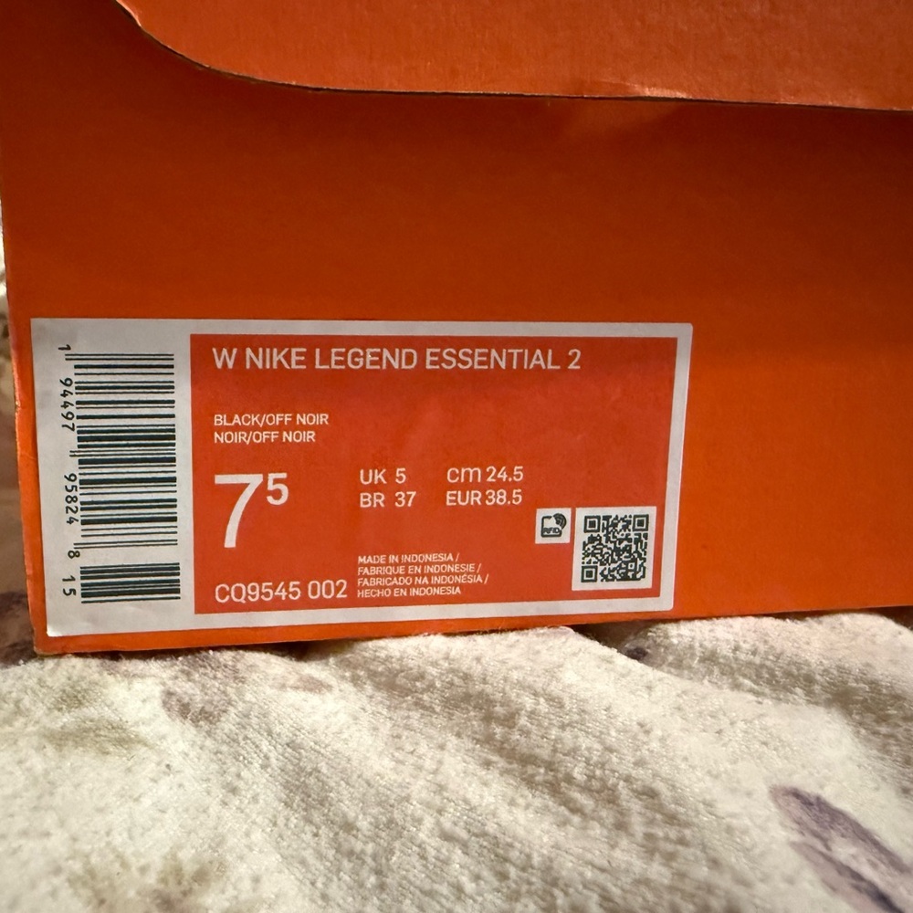 Nike Legend Essential 2 Women's Shoes - Black and White